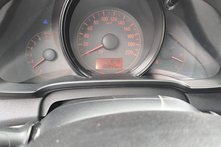 Used Honda Fit 2014 1.5L LX Manual Comfort Model Odometer Close Up