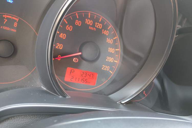 Used Honda Fit 2014 1.5L LX CVT Comfort Model Odometer Close Up