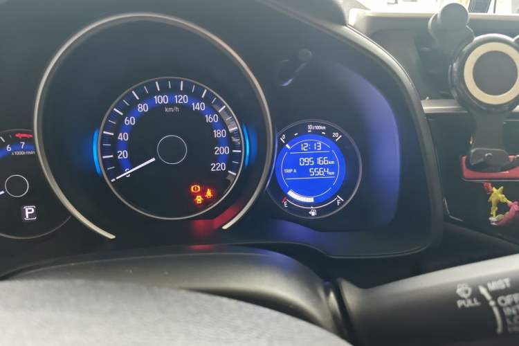 Used Honda Fit 2014 1.5L SE CVT Fashion Model Odometer Close Up