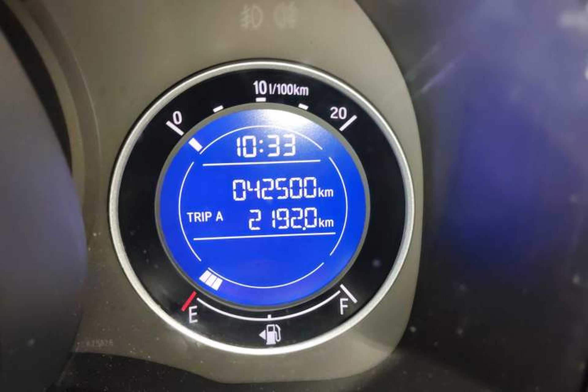 Used Honda Fit 2014 1.5L SE CVT Fashion Model Odometer Close Up