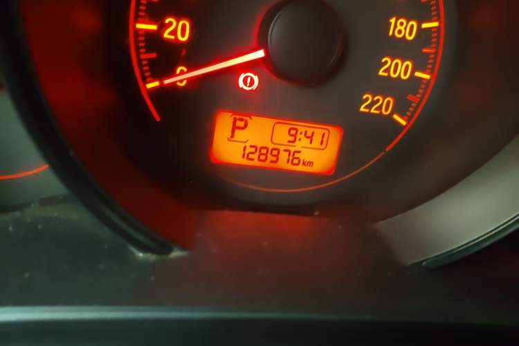 Used Honda Fit 2014 1.5L LX CVT Comfort Model Odometer Close Up