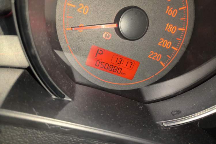 Used Honda Fit 2014 1.5L LX CVT Comfort Model Odometer Close Up