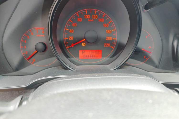 Used Honda Fit 2014 1.5L LX CVT Comfort Model Odometer Close Up