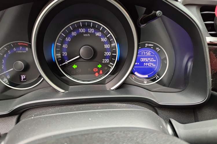 Used Honda Fit 2014 1.5L SE CVT Fashion Model Odometer Close Up