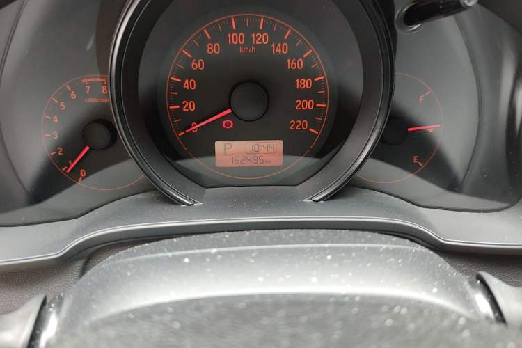 Used Honda Fit 2014 1.5L LX CVT Comfort Model Odometer Close Up