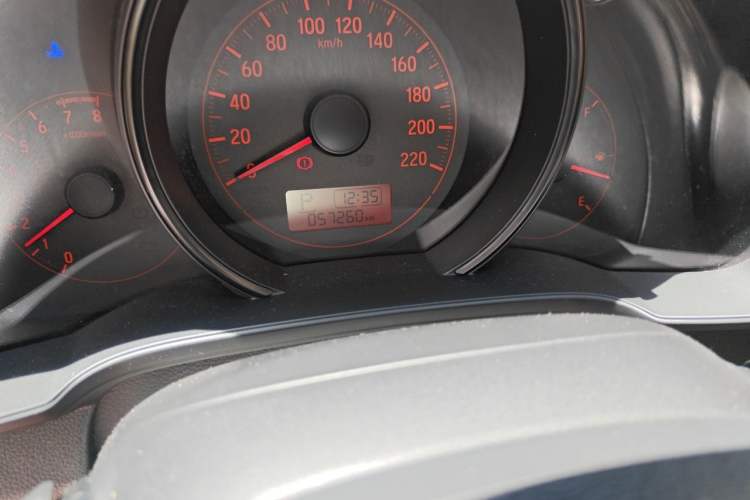 Used Honda Fit 2014 1.5L LX CVT Comfort Model Odometer Close Up