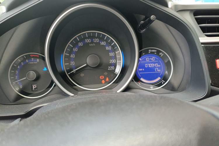 Used Honda Fit 2014 1.5L SE CVT Fashion Model Odometer Close Up
