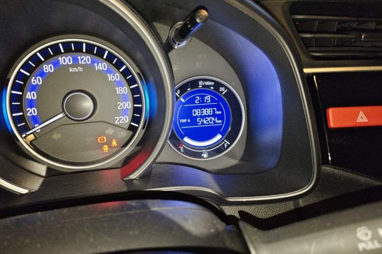 Used Honda Fit 2014 1.5L SE CVT Fashion Model Odometer Close Up