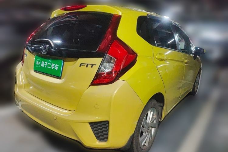 Used Honda Fit 2014 1.5L SE CVT Fashion Model Rear Right 45 Deg