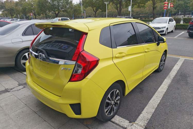 Used Honda Fit 2014 1.5L LX CVT Comfort Model Rear Right 45 Deg