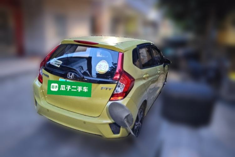 Used Honda Fit 2014 1.5L SE CVT Fashion Model Rear Right 45 Deg