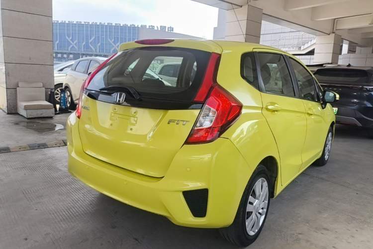 Used Honda Fit 2014 1.5L LX CVT Comfort Model Rear Right 45 Deg