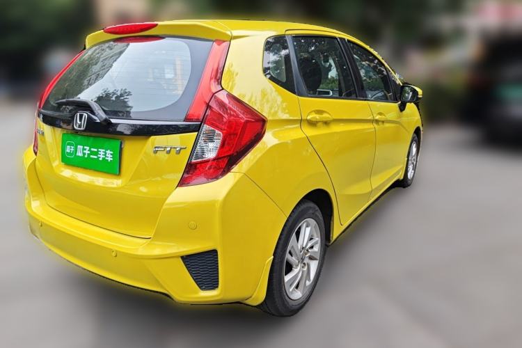 Used Honda Fit 2014 1.5L SE CVT Fashion Model Rear Right 45 Deg