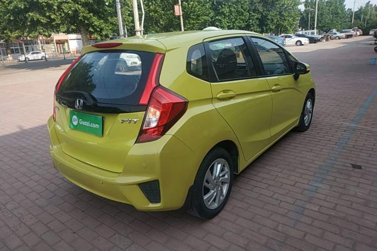 Used Honda Fit 2014 1.5L SE CVT Fashion Model Rear Right 45 Deg