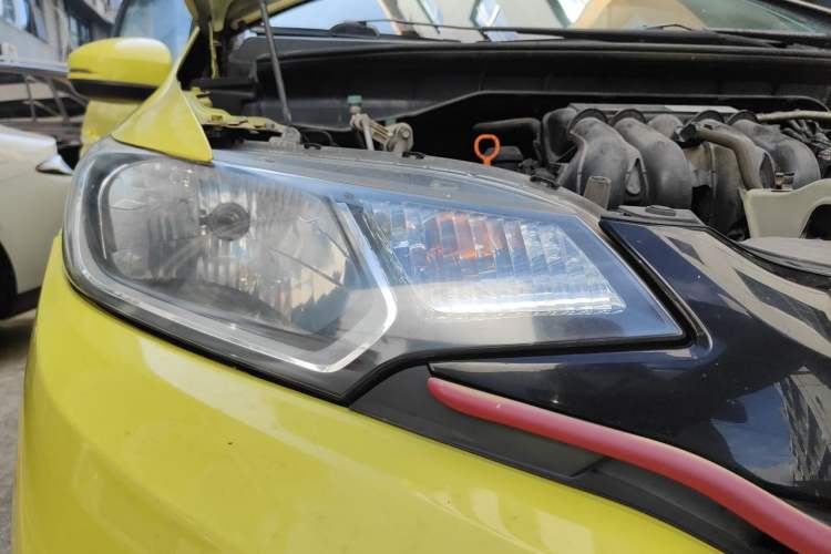 Used Honda Fit 2014 1.5L SE CVT Fashion Model Right Front Headlight