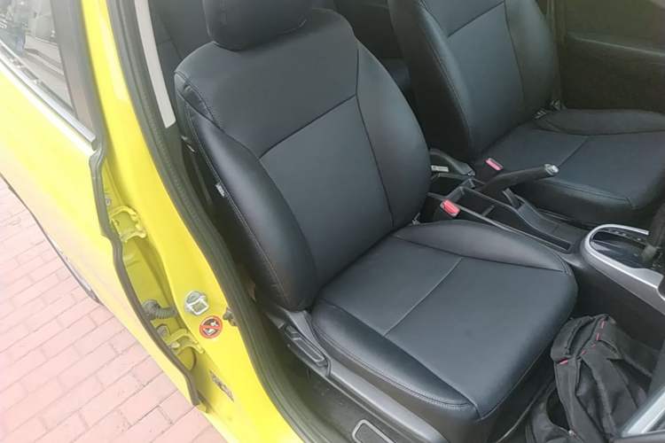 Used Honda Fit 2014 1.5L SE CVT Fashion Model Right Front Seat
