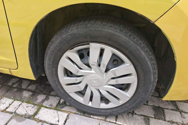 Used Honda Fit 2014 1.5L LX CVT Comfort Model Right Front Wheel Hub