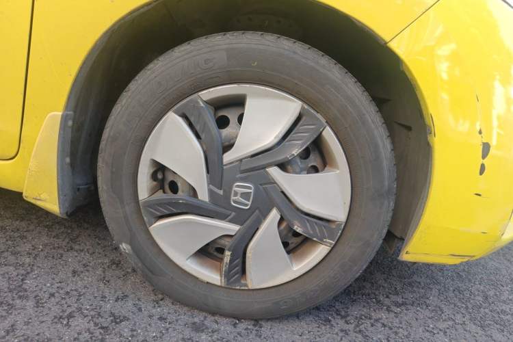 Used Honda Fit 2014 1.5L LX CVT Comfort Model Right Front Wheel Hub