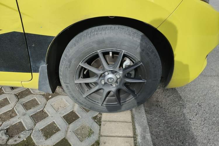 Used Honda Fit 2014 1.5L LX CVT Comfort Model Right Front Wheel Hub