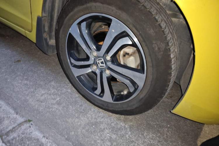 Used Honda Fit 2014 1.5L SE CVT Fashion Model Right Front Wheel Hub