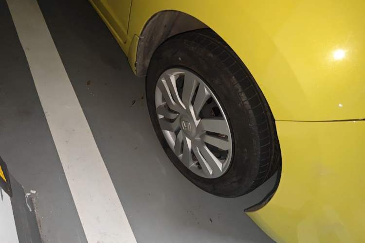 Used Honda Fit 2014 1.5L LX CVT Comfort Model Right Front Wheel Hub