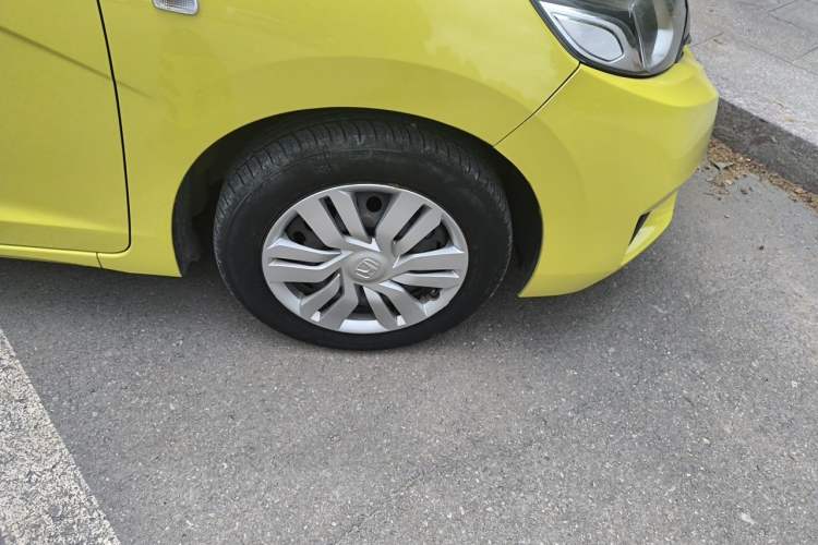 Used Honda Fit 2014 1.5L LX Manual Comfort Model Right Front Wheel Hub