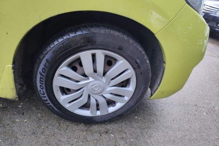Used Honda Fit 2014 1.5L LX CVT Comfort Model Right Front Wheel Hub