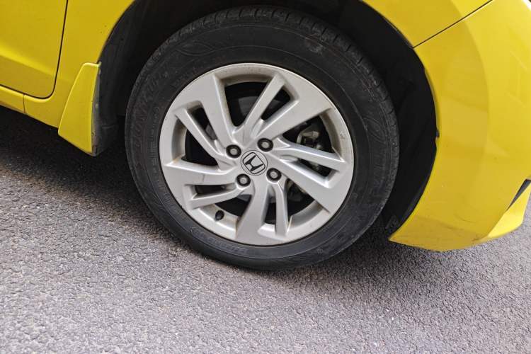 Used Honda Fit 2014 1.5L SE CVT Fashion Model Right Front Wheel Hub