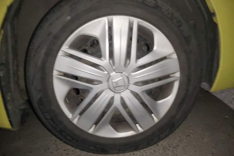 Used Honda Fit 2014 1.5L LX Manual Comfort Model Right Front Wheel Hub