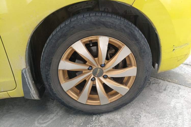 Used Honda Fit 2014 1.5L LX Manual Comfort Model Right Front Wheel Hub