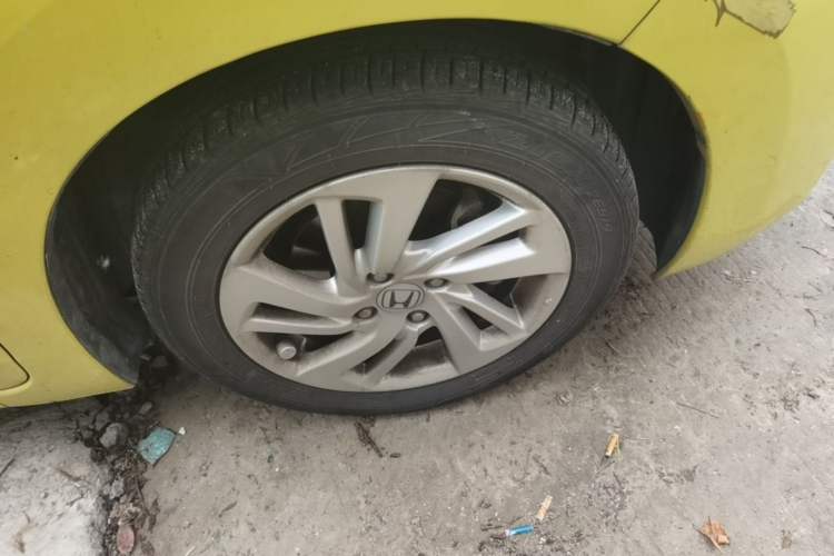 Used Honda Fit 2014 1.5L EX CVT Elite Model Right Front Wheel Hub