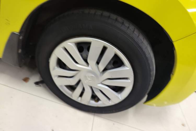 Used Honda Fit 2014 1.5L LX CVT Comfort Model Right Front Wheel Hub