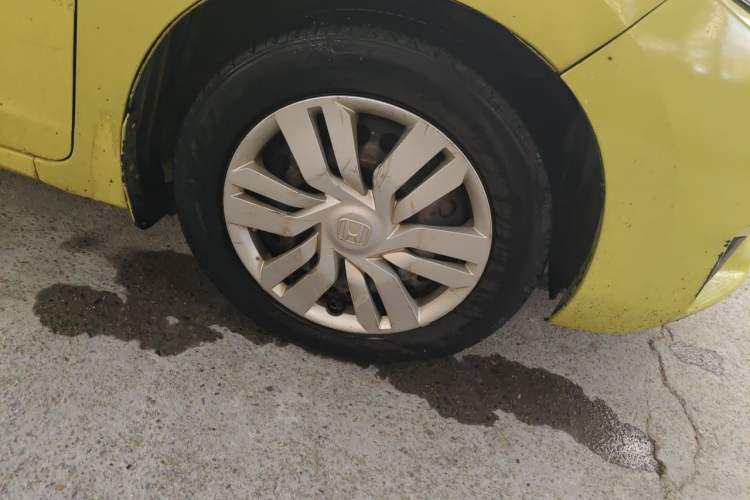 Used Honda Fit 2014 1.5L LX CVT Comfort Model Right Front Wheel Hub