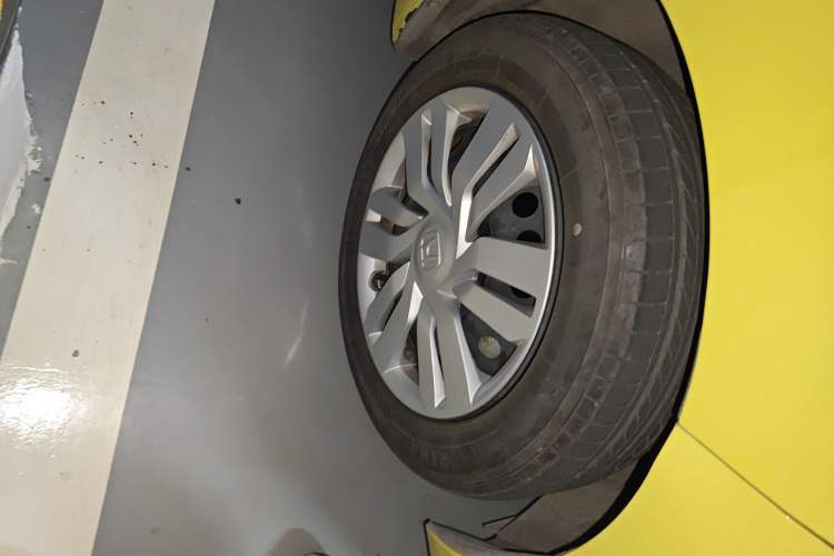 Used Honda Fit 2014 1.5L LX CVT Comfort Model Right Front Wheel Hub
