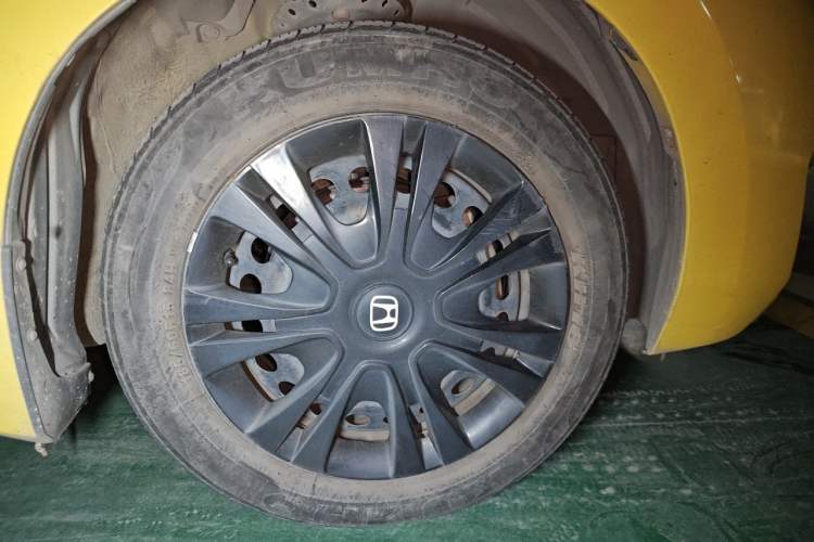 Used Honda Fit 2014 1.5L LX CVT Comfort Model Right Front Wheel Hub