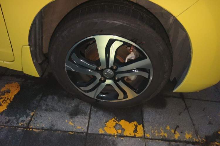 Used Honda Fit 2014 1.5L LX CVT Comfort Model Right Front Wheel Hub