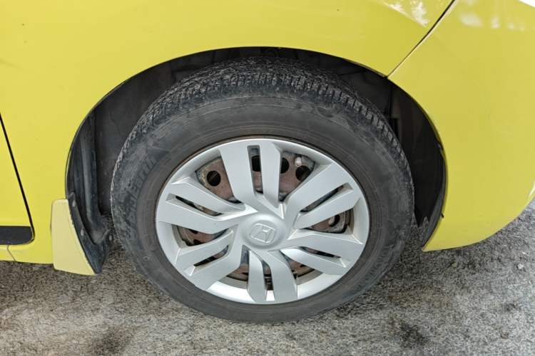 Used Honda Fit 2014 1.5L LX CVT Comfort Model Right Front Wheel Hub