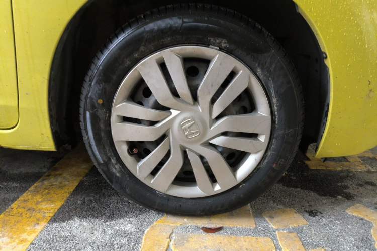 Used Honda Fit 2014 1.5L LX CVT Comfort Model Right Front Wheel Hub