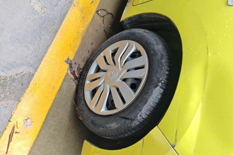 Used Honda Fit 2014 1.5L LX CVT Comfort Model Right Front Wheel Hub