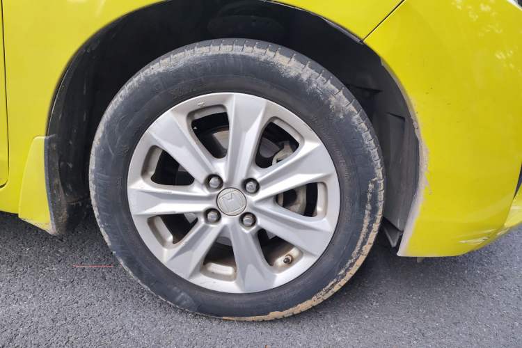 Used Honda Fit 2014 1.5L LX CVT Comfort Model Right Front Wheel Hub