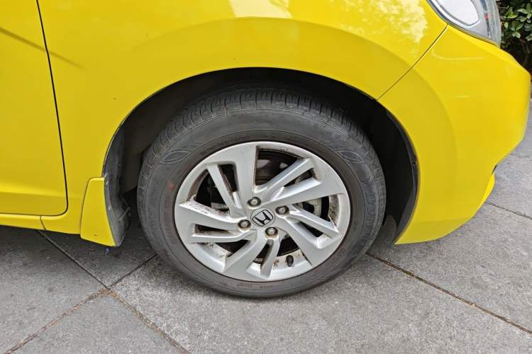 Used Honda Fit 2014 1.5L SE CVT Fashion Model Right Front Wheel Hub