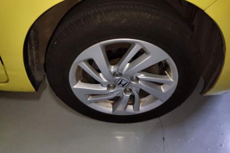 Used Honda Fit 2014 1.5L EX CVT Elite Model Right Front Wheel Hub