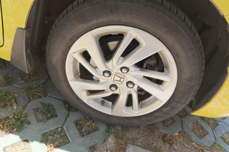 Used Honda Fit 2014 1.5L LX CVT Comfort Model Right Front Wheel Hub