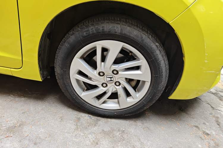 Used Honda Fit 2014 1.5L SE CVT Fashion Model Right Front Wheel Hub