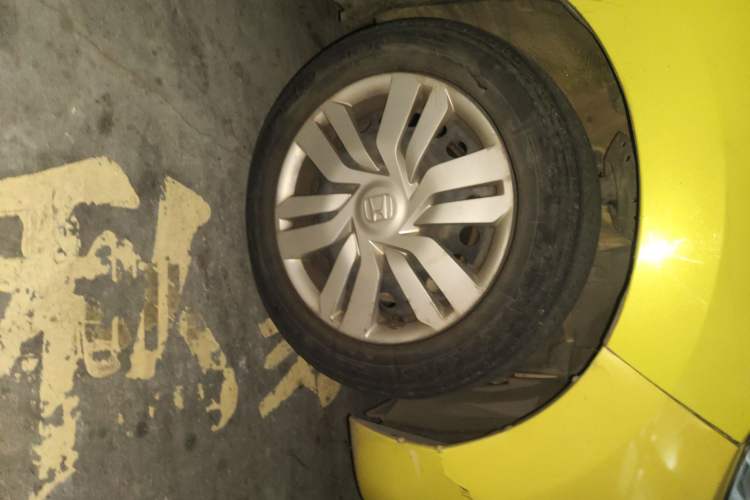 Used Honda Fit 2014 1.5L LX CVT Comfort Model Right Front Wheel Hub