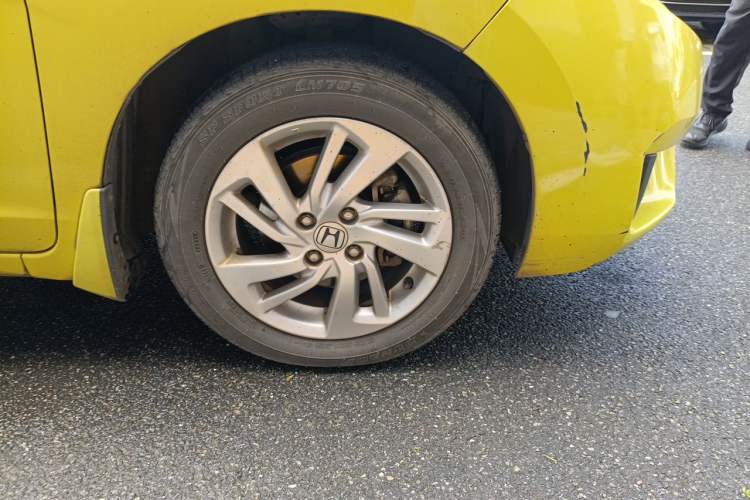 Used Honda Fit 2014 1.5L SE CVT Fashion Model Right Front Wheel Hub