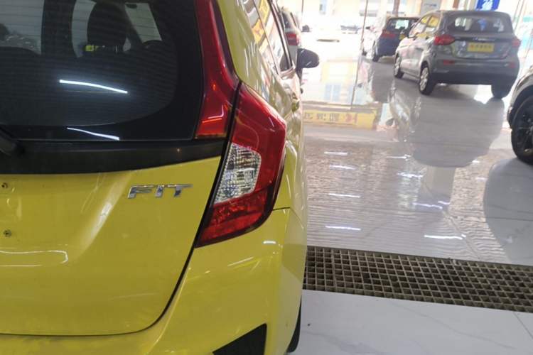 Used Honda Fit 2014 1.5L LX CVT Comfort Model Right Rear Taillight