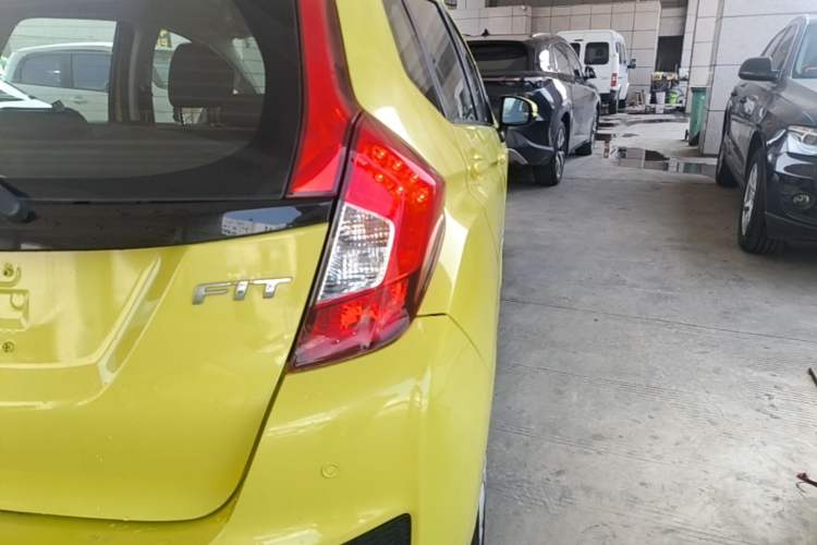 Used Honda Fit 2014 1.5L LX CVT Comfort Model Right Rear Taillight