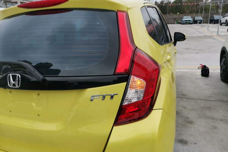 Used Honda Fit 2014 1.5L LX CVT Comfort Model Right Rear Taillight