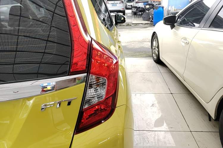 Used Honda Fit 2014 1.5L EX CVT Elite Model Right Rear Taillight